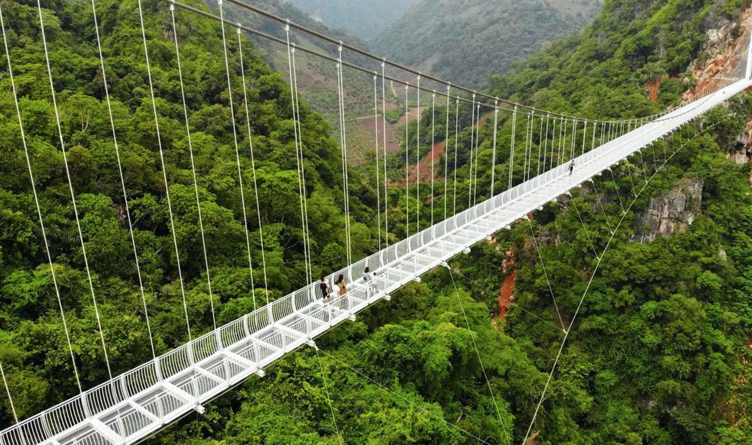 🌉 Стеклянный Мост в Долине Любви: Адреналин над Далатом