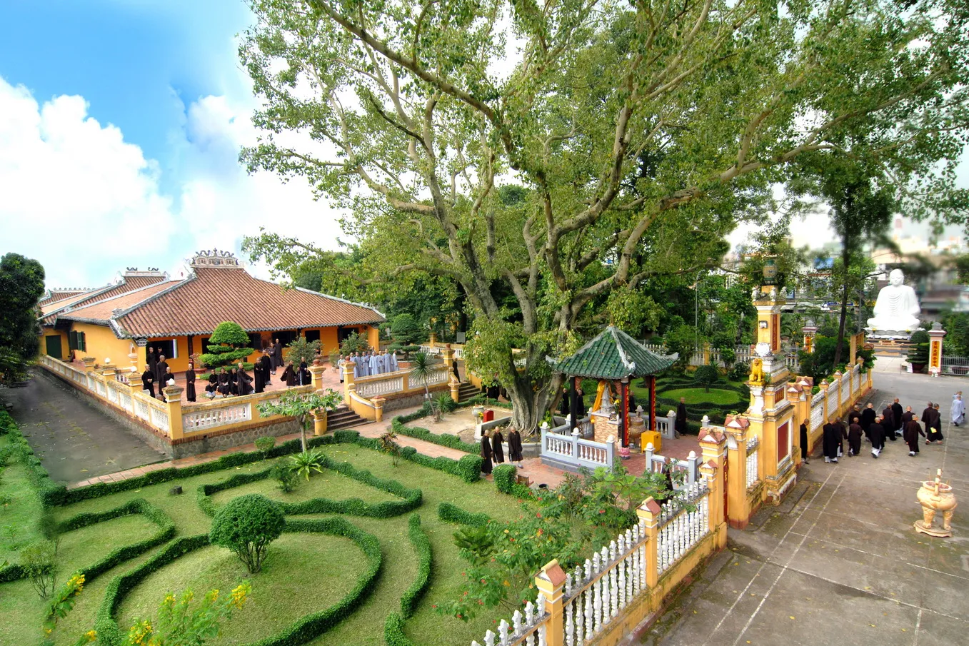 ⛩️ Пагода Жак Лам: Древнейшее Духовное Сокровище Хошимина