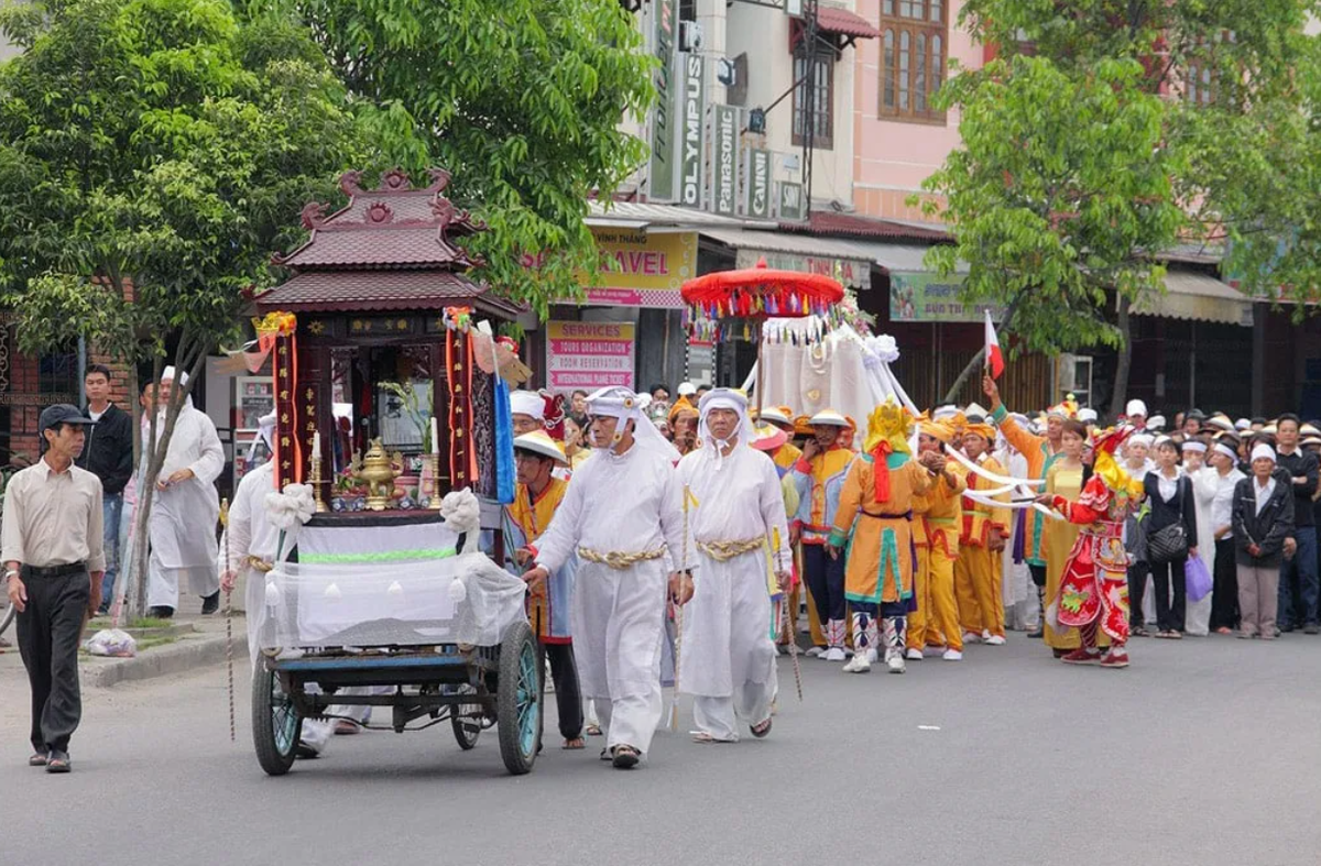 🇻🇳 Почему Вьетнамские Похороны Могут Казаться «Весёлыми»